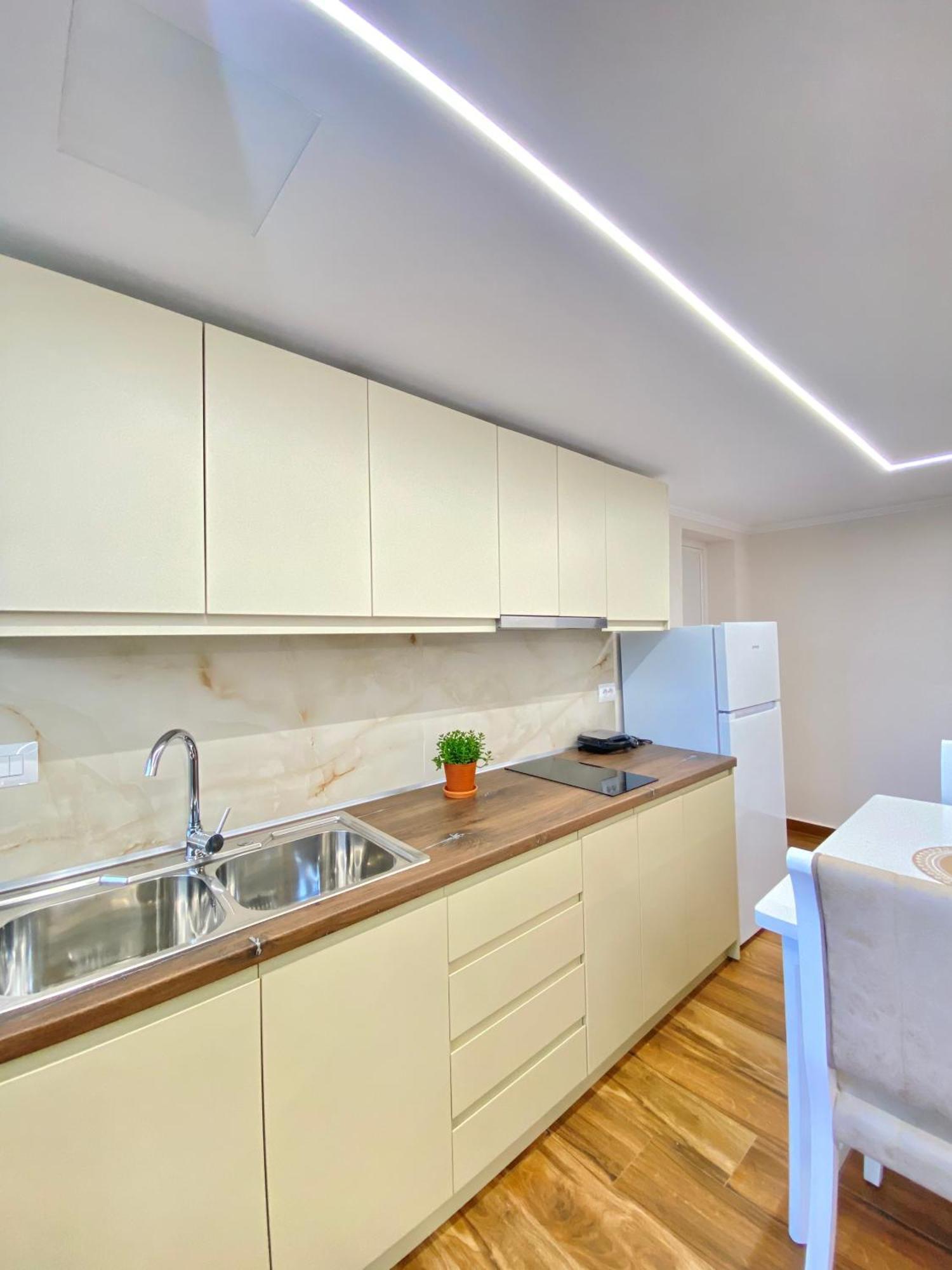Flors Apartments Дуррес Экстерьер фото
